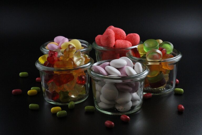 Candies Sweets Jars Confections - BiggiBe / Pixabay
